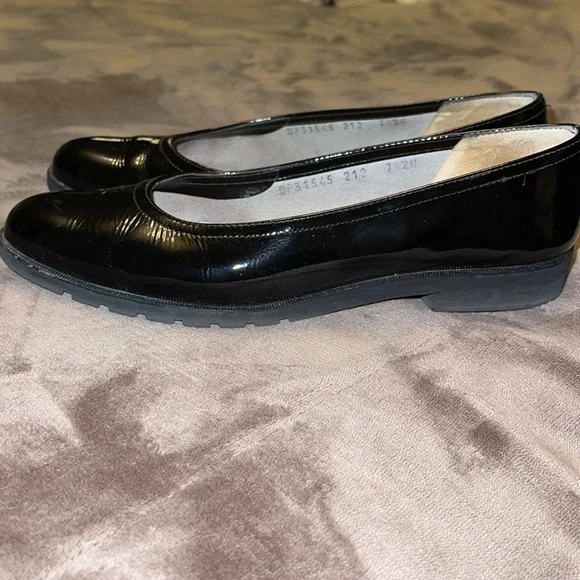 SALVATORE FERRAGAMO Black Patent Slip On Minimalist Loafer - sz 7.5 - Picture 8 of 10